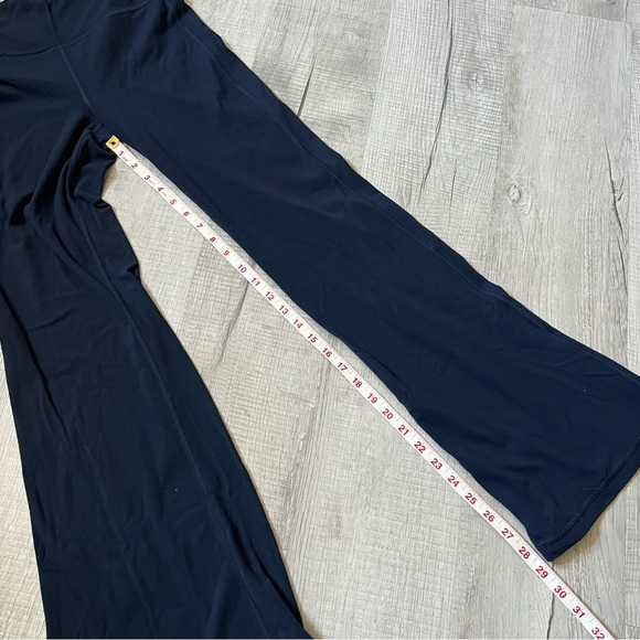 ATHLETA ELATION RISE FLARE PANT YOGA LEGGINGS Navy Blue Medium Pilates Gym - Picture 14 of 16